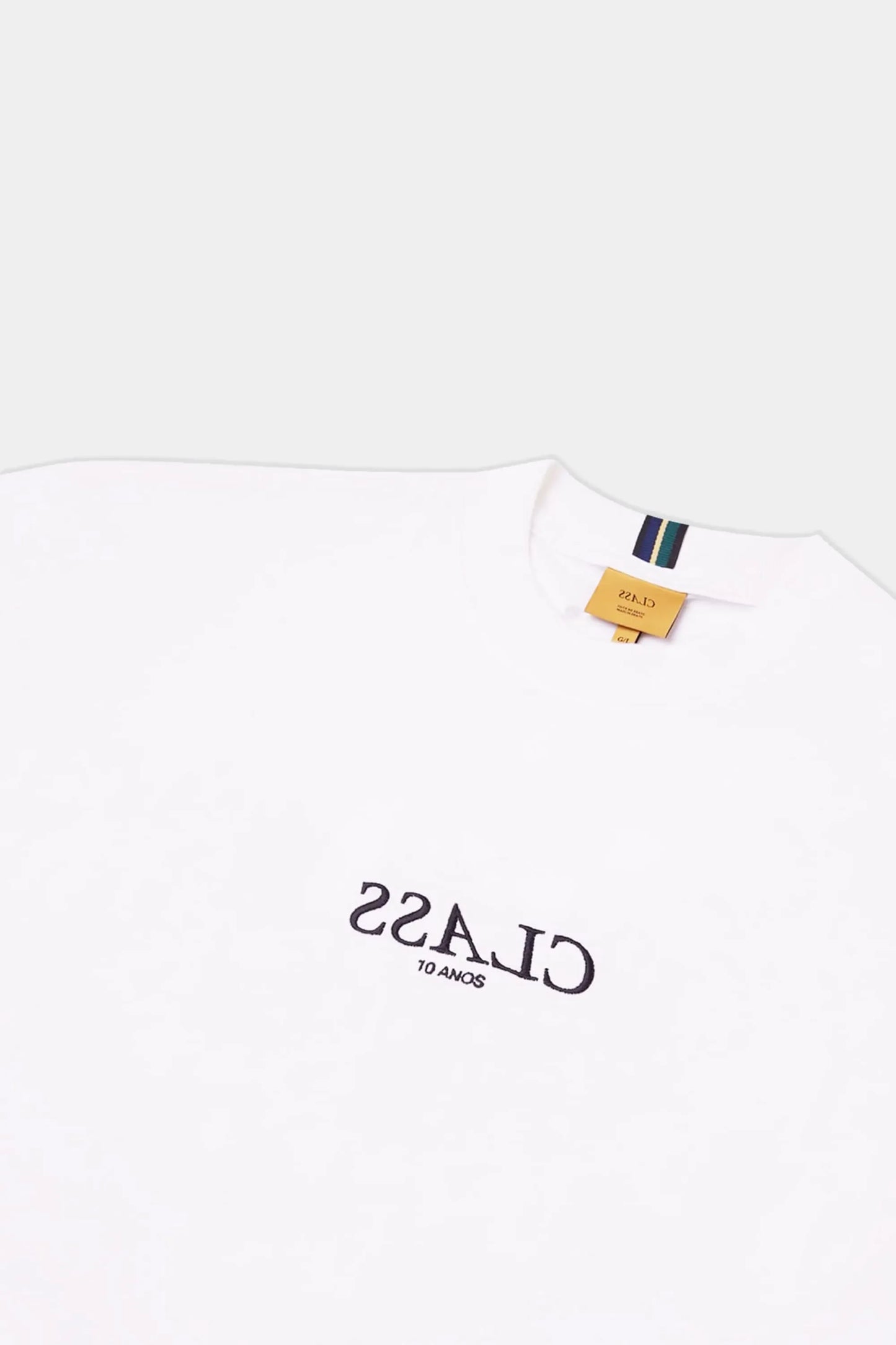 Camiseta Class Inverso 10 Anos (Off White)