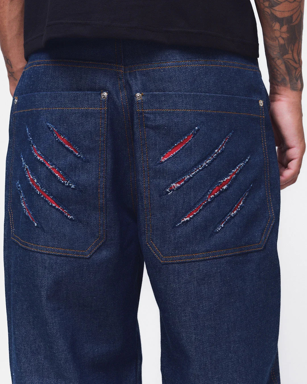 CALÇA JEANS RASGO DENTE DE SABRE