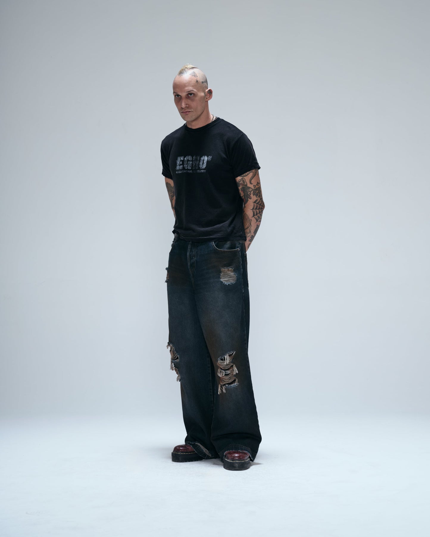 EXCLUSIVE REGULAR GAZE TEE - FADED BLACK