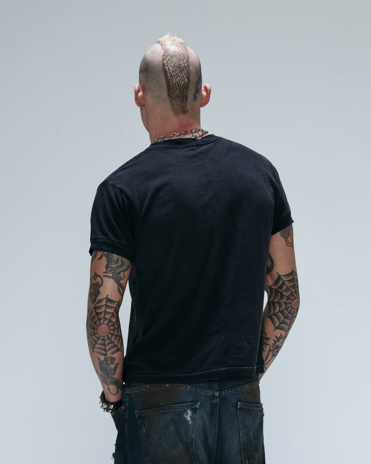 EXCLUSIVE REGULAR GAZE TEE - FADED BLACK