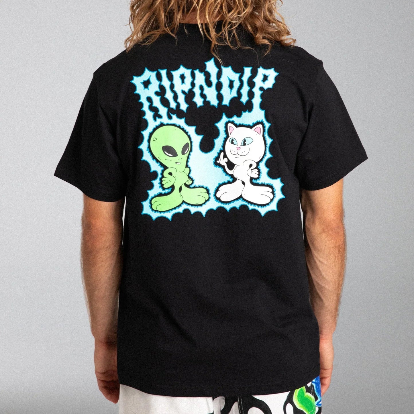 Shocking Tee (Black) - Camiseta